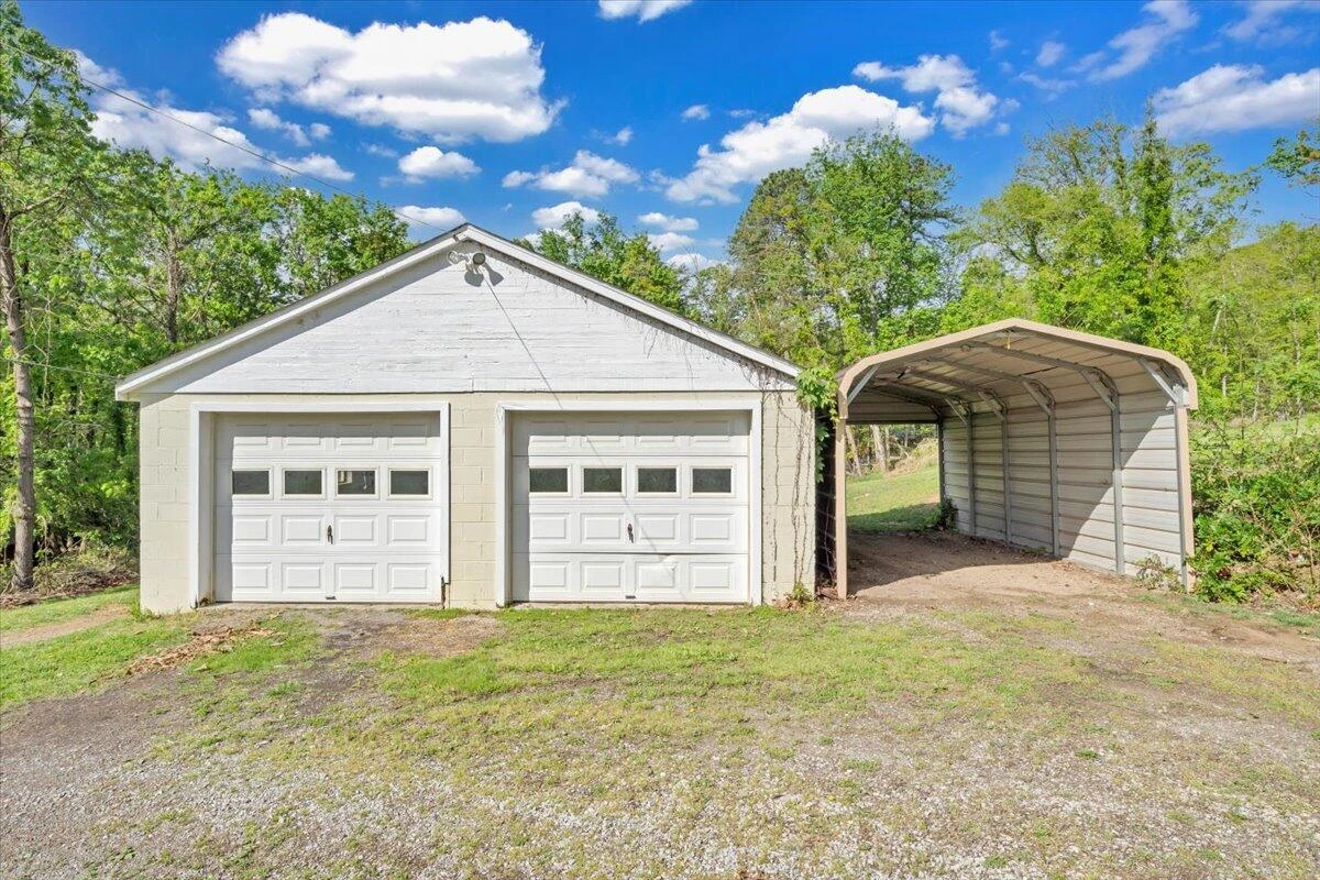 1054 Martin McNeil RD - Photo 2