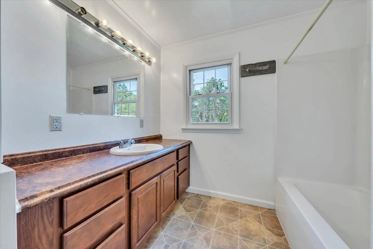 1054 Martin McNeil RD - Photo 20