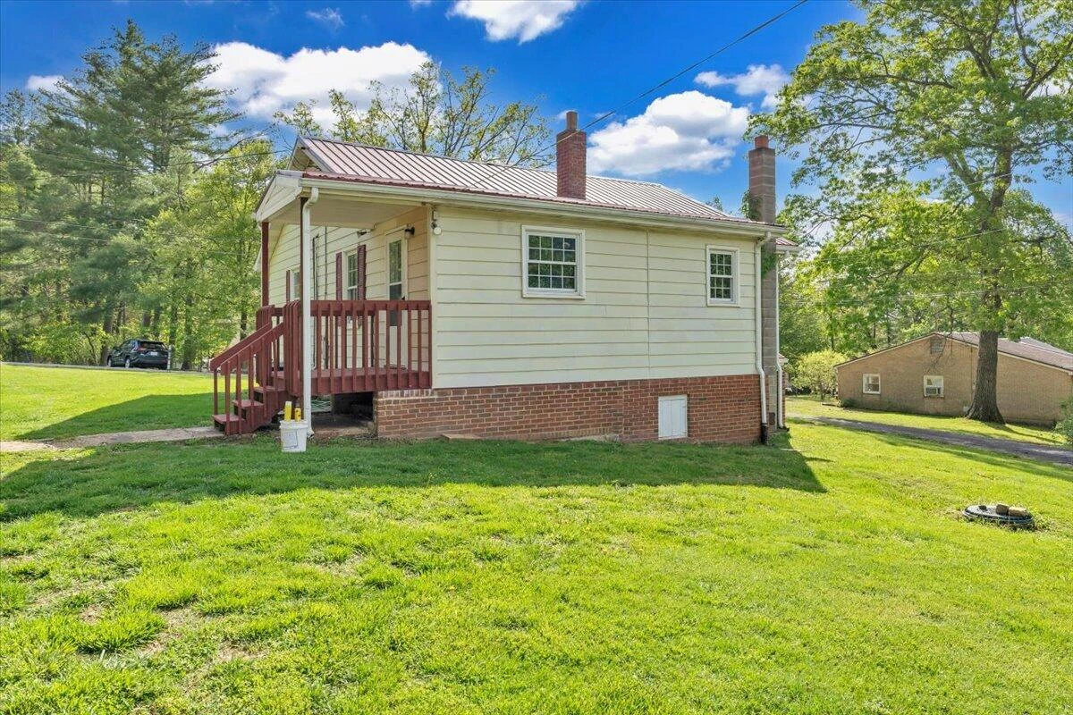 1054 Martin McNeil RD - Photo 28
