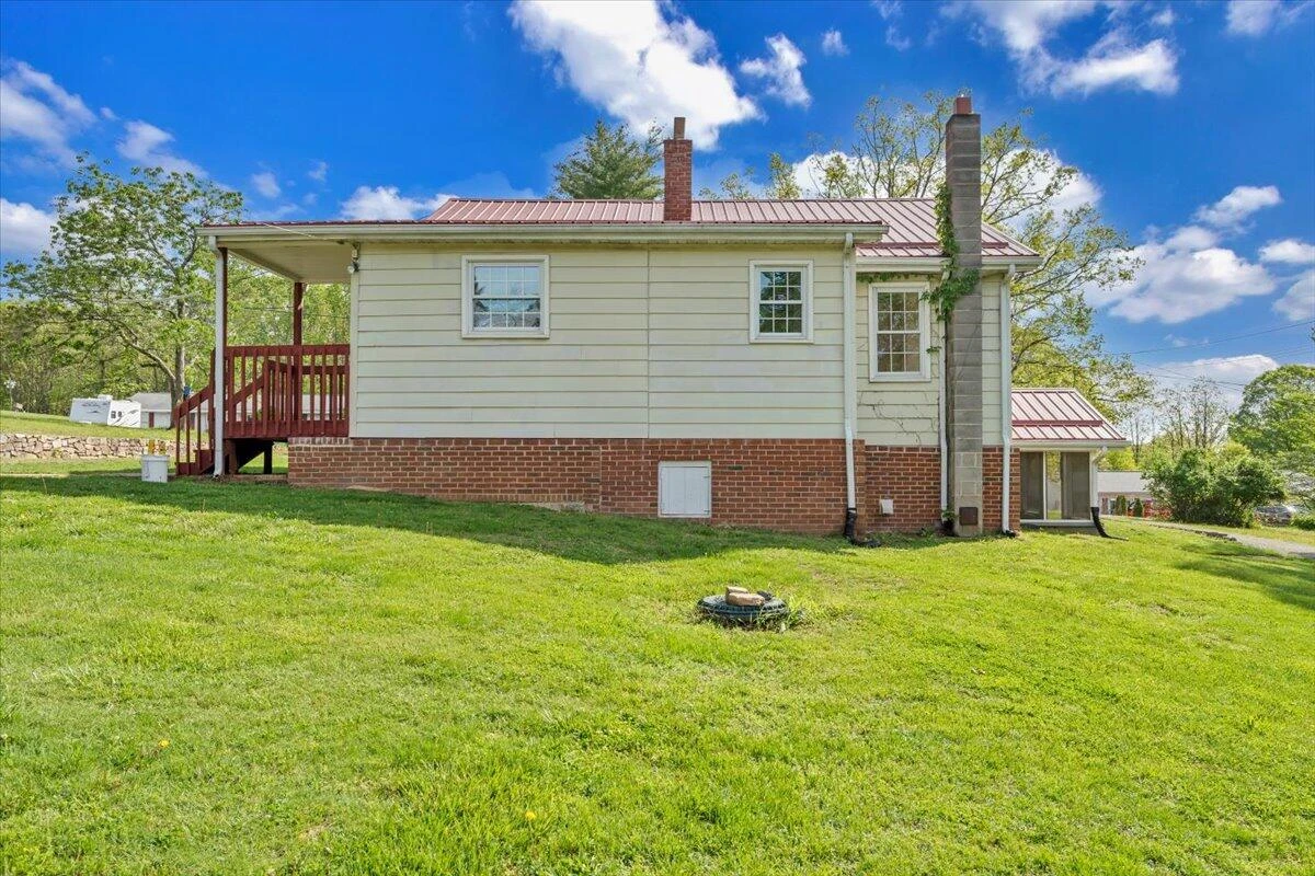 1054 Martin McNeil RD - Photo 29