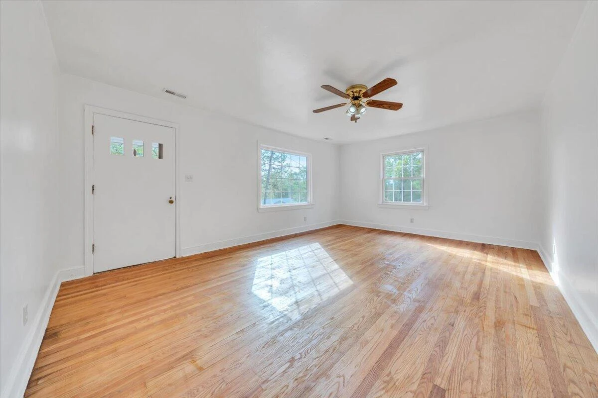 1054 Martin McNeil RD - Photo 5