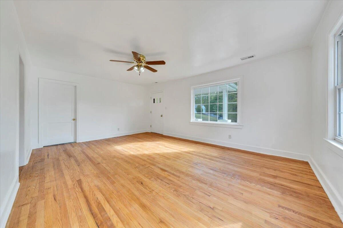 1054 Martin McNeil RD - Photo 6