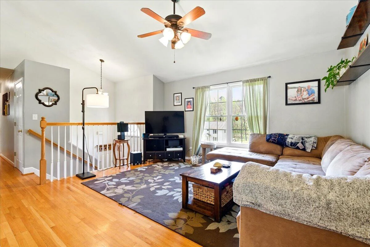 1027 Alison LN - Photo 5