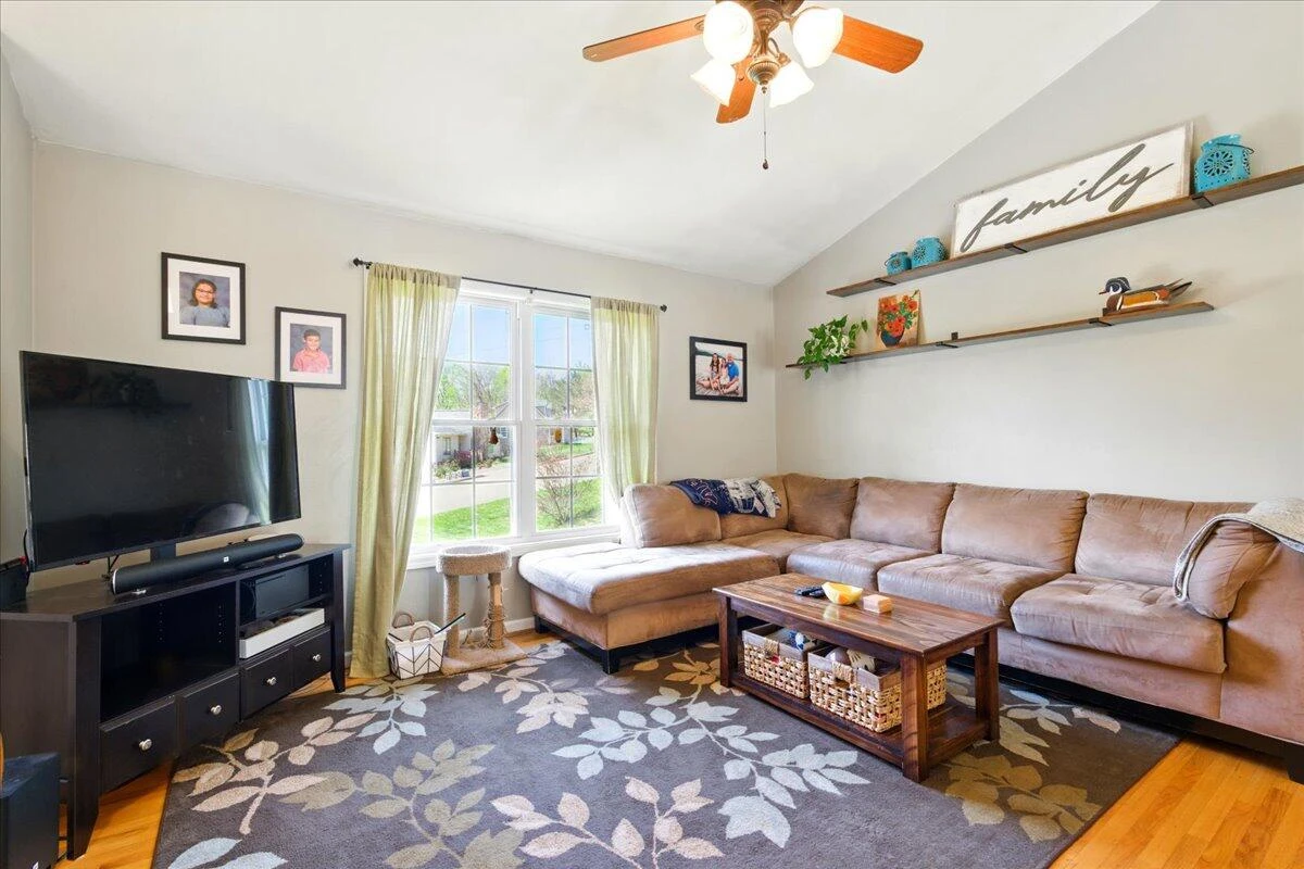 1027 Alison LN - Photo 6