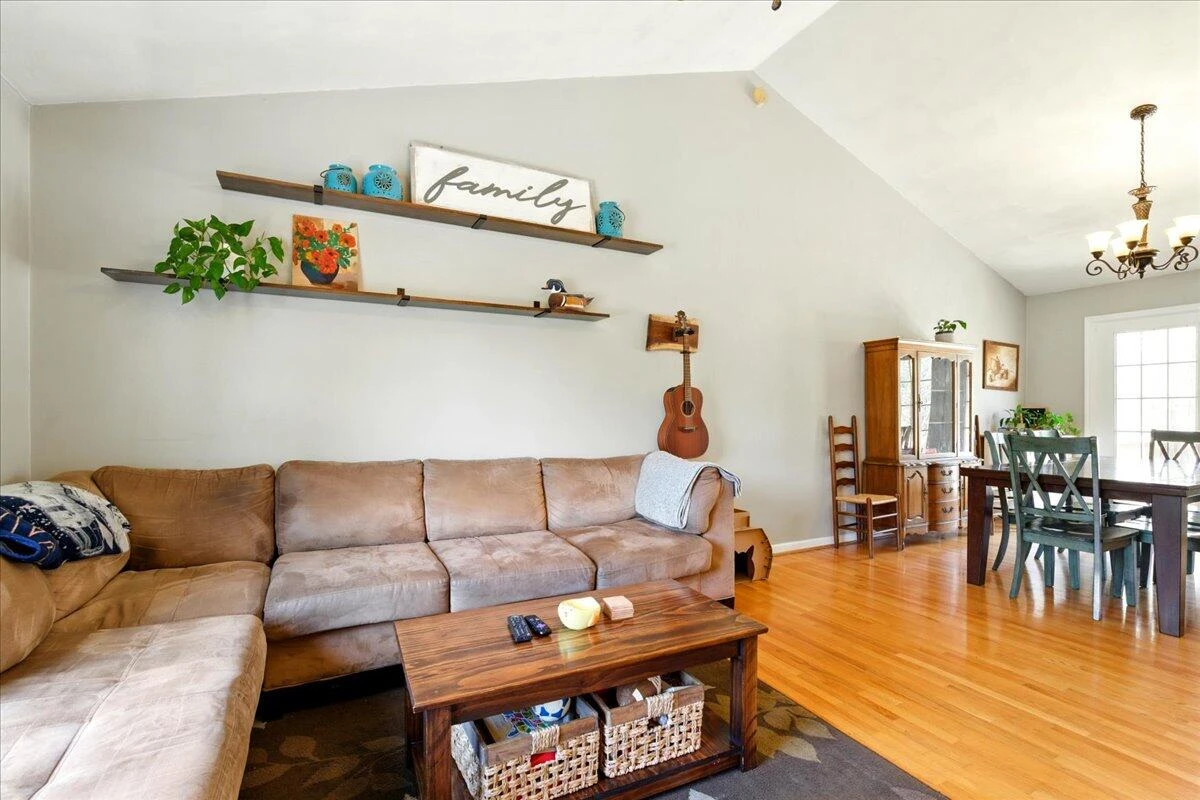 1027 Alison LN - Photo 7