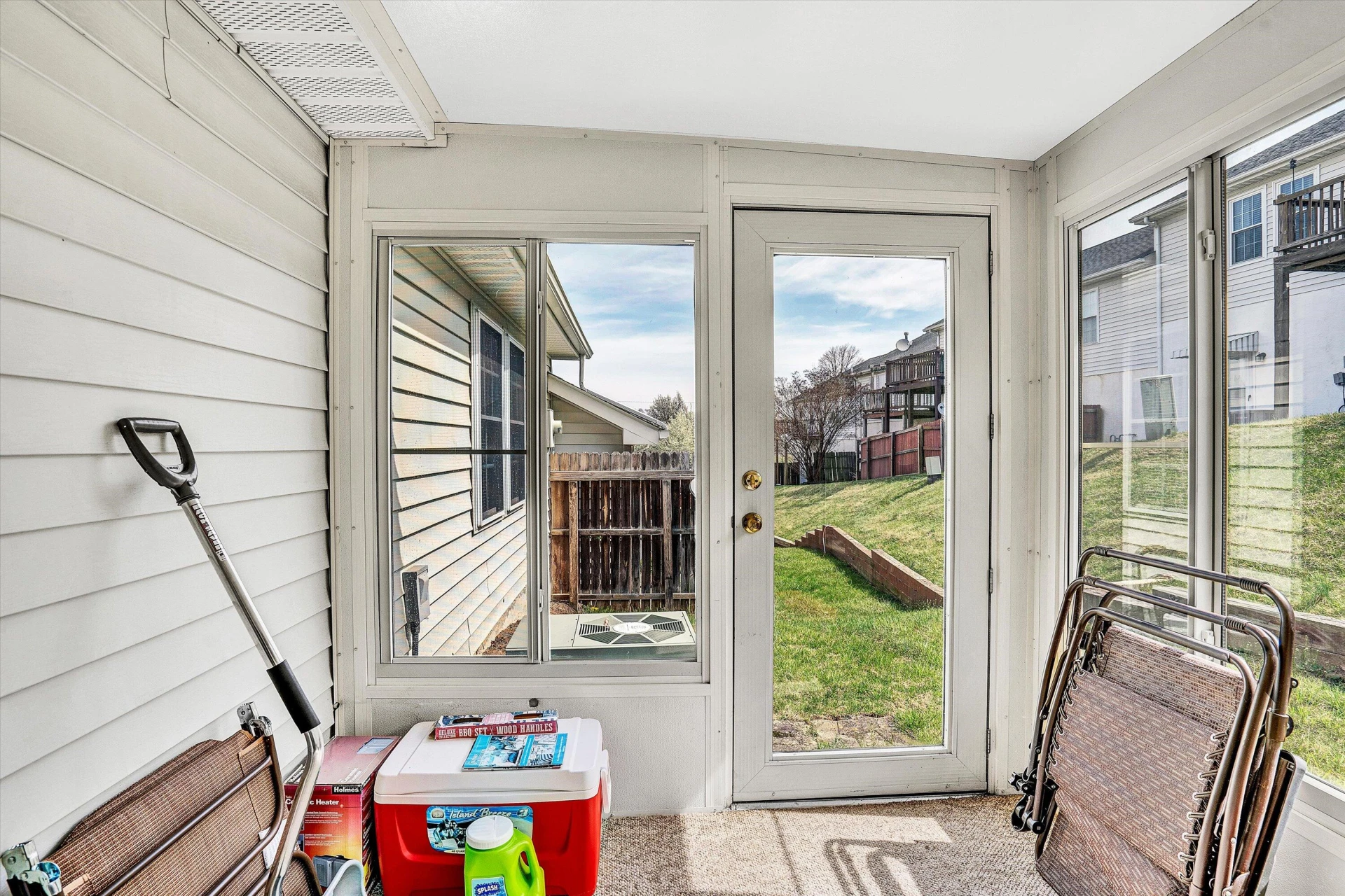140 Jennifer ST - Photo 13