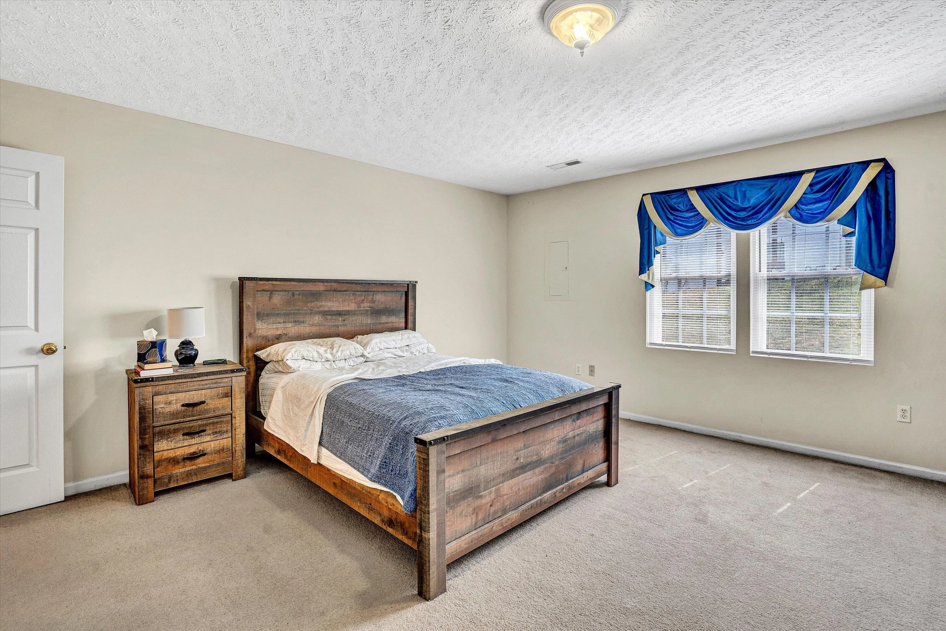140 Jennifer ST - Photo 15