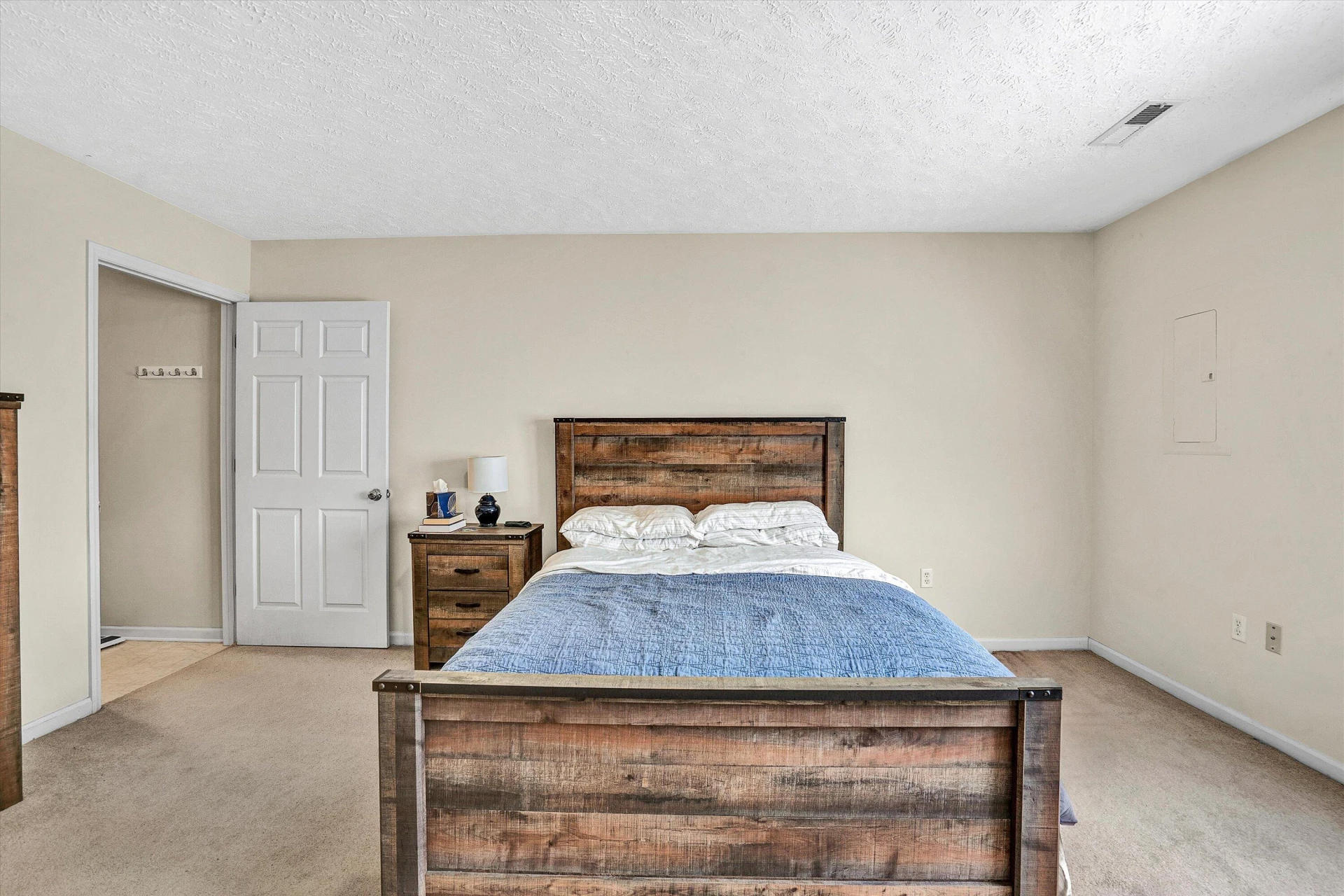 140 Jennifer ST - Photo 16