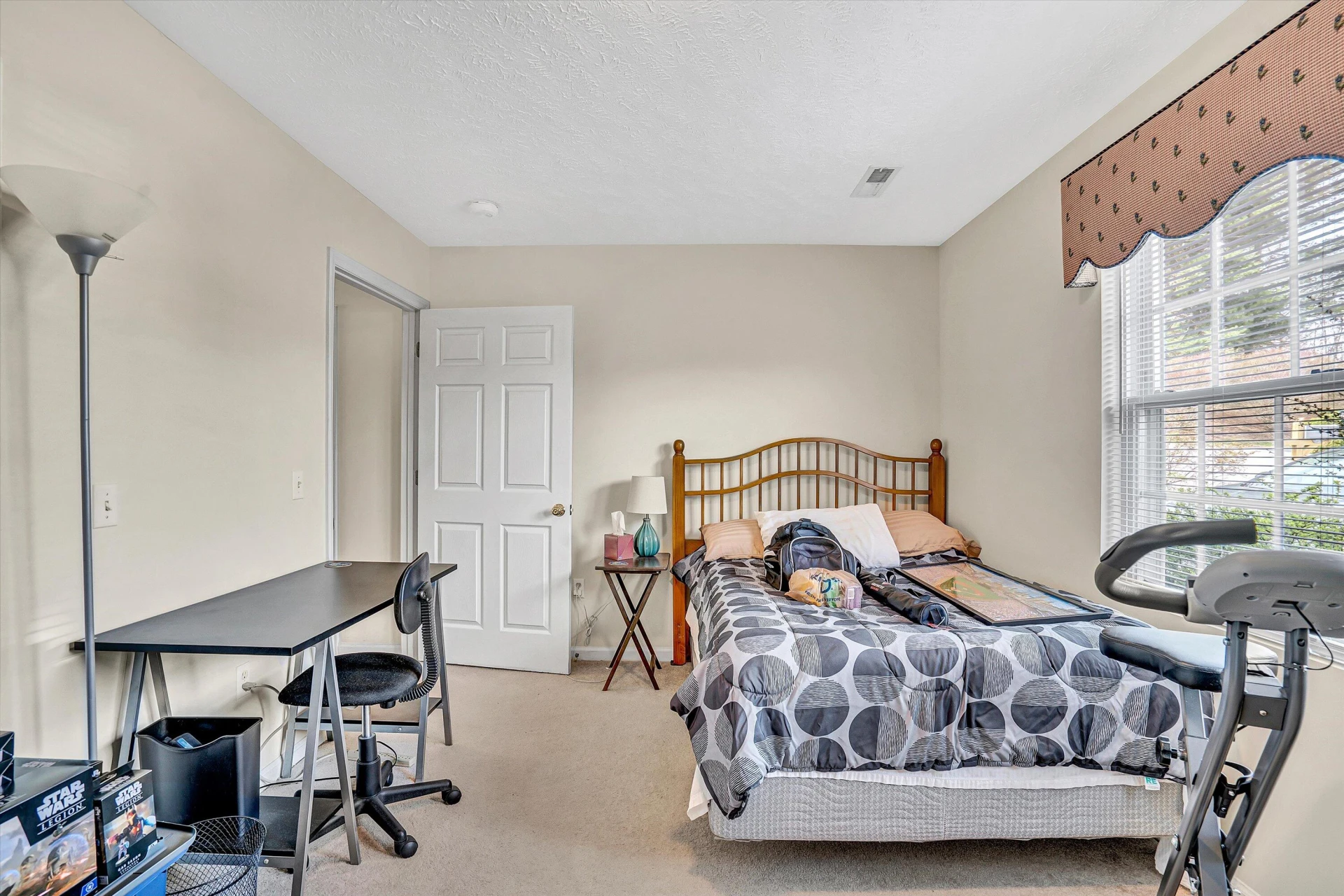 140 Jennifer ST - Photo 20