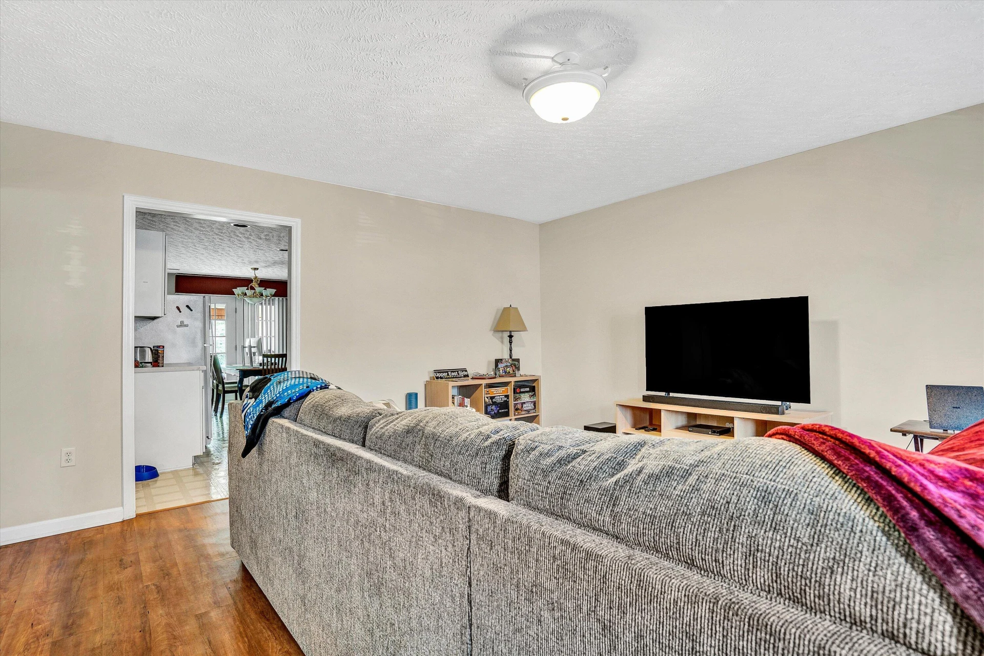 140 Jennifer ST - Photo 4