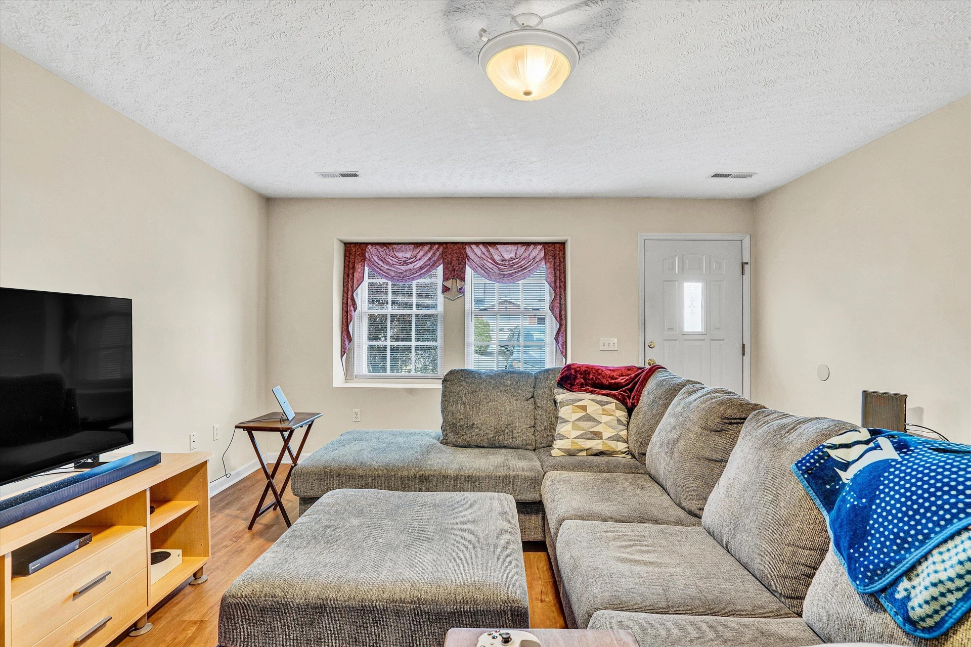 140 Jennifer ST - Photo 6