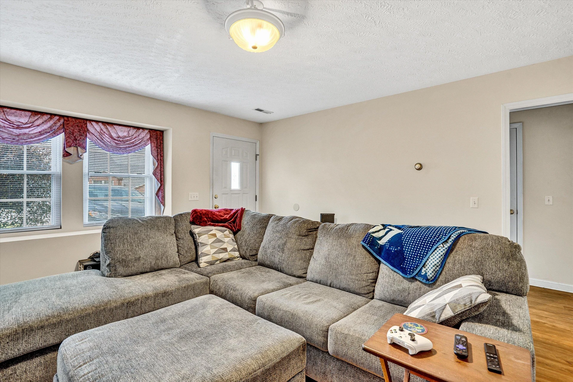 140 Jennifer ST - Photo 7