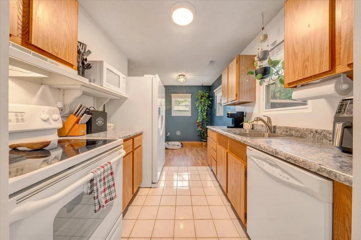 2421 Franklin ST - Photo 11
