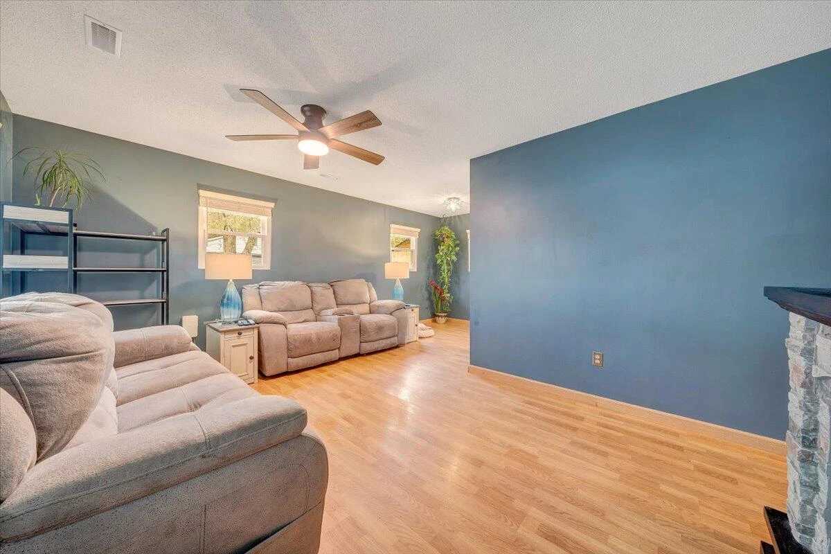 2421 Franklin ST - Photo 2