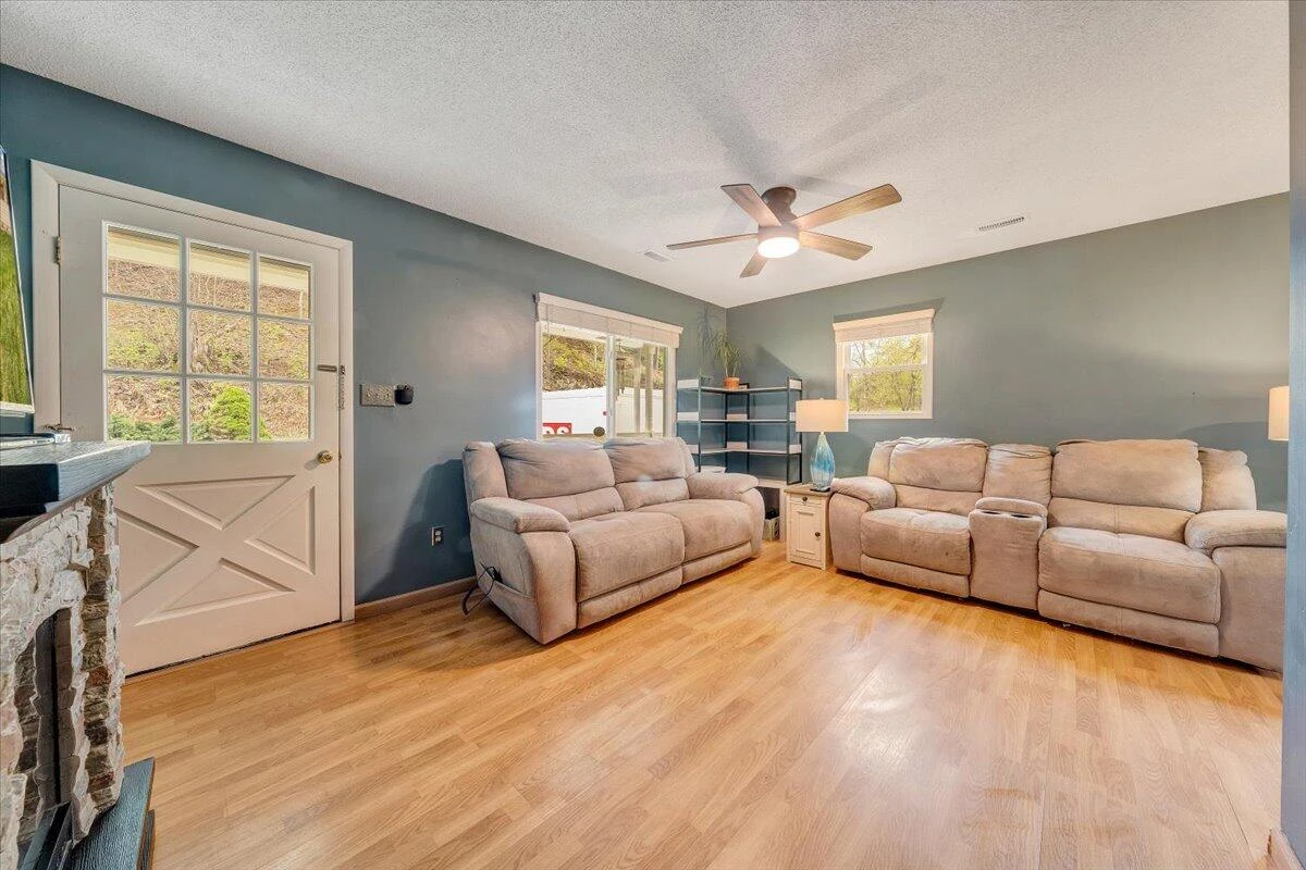 2421 Franklin ST - Photo 3