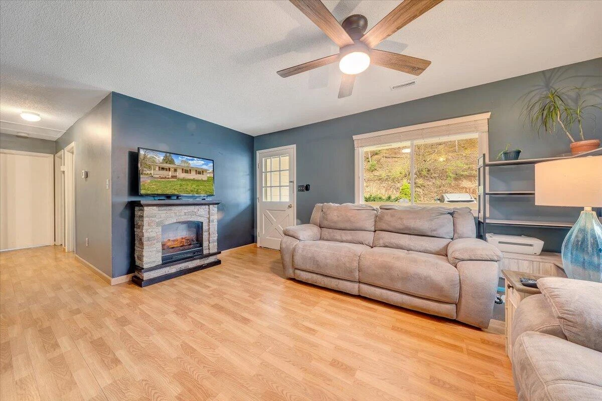2421 Franklin ST - Photo 4