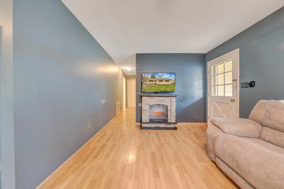 2421 Franklin ST - Photo 5