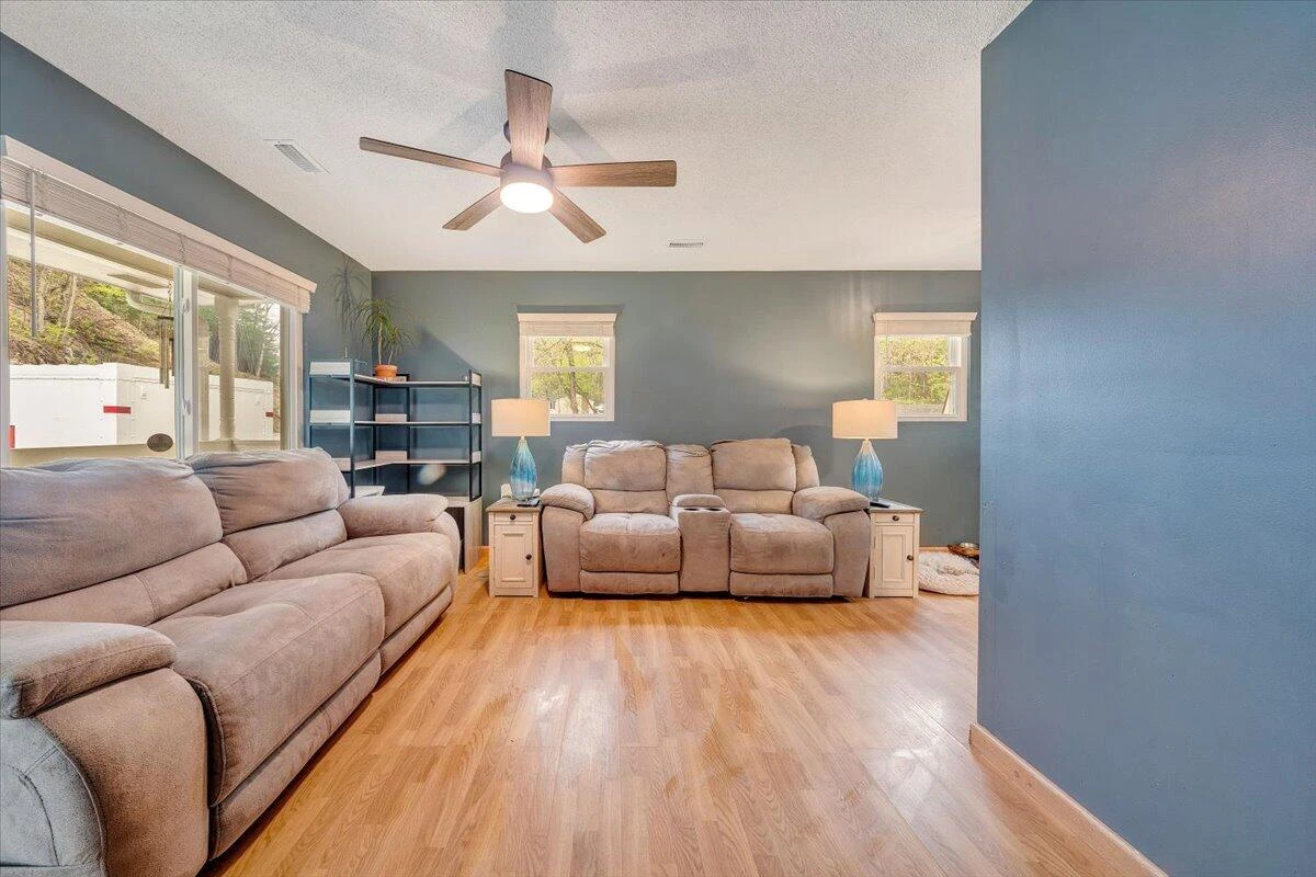 2421 Franklin ST - Photo 6