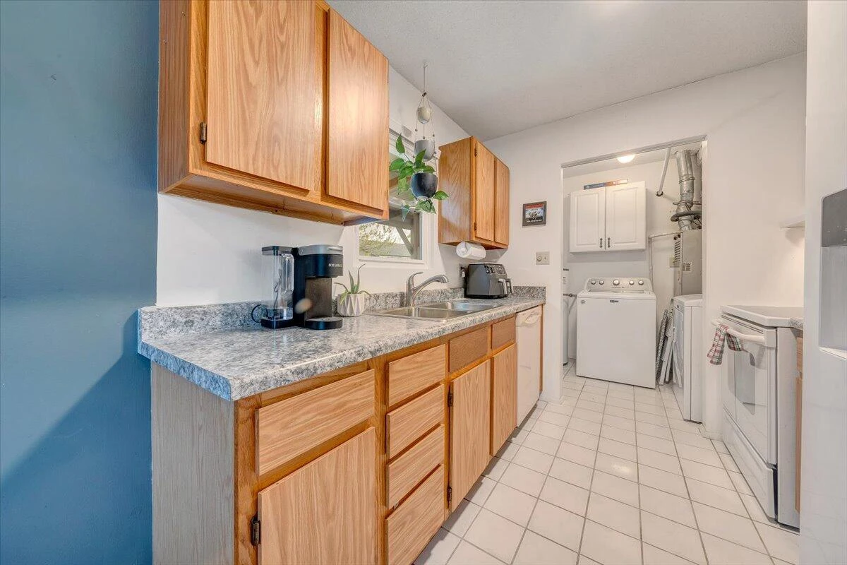 2421 Franklin ST - Photo 8