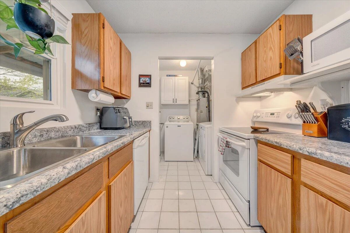 2421 Franklin ST - Photo 9