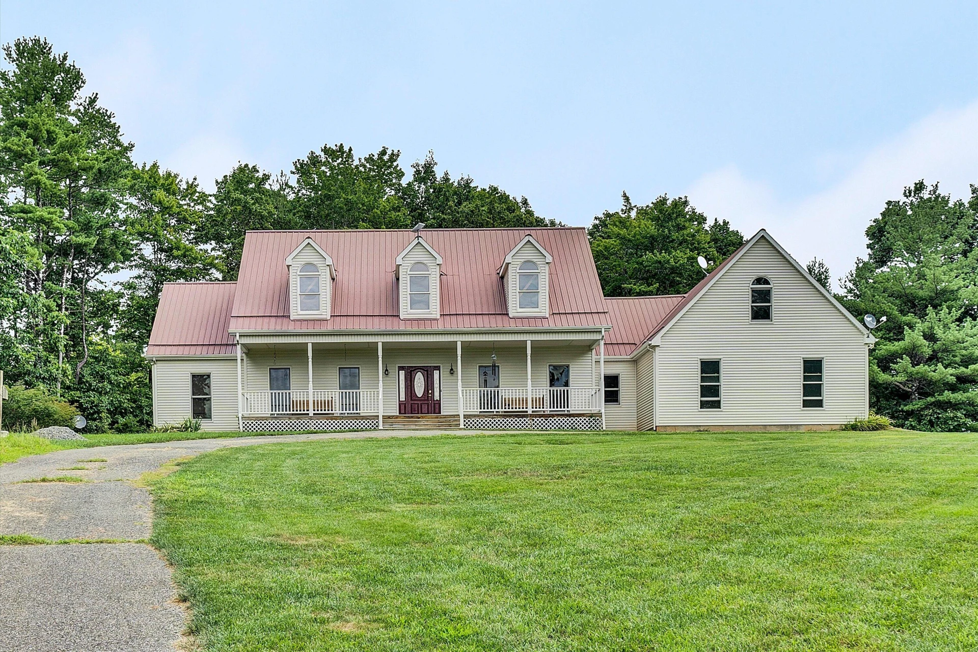 835 CLAYBANKS DR