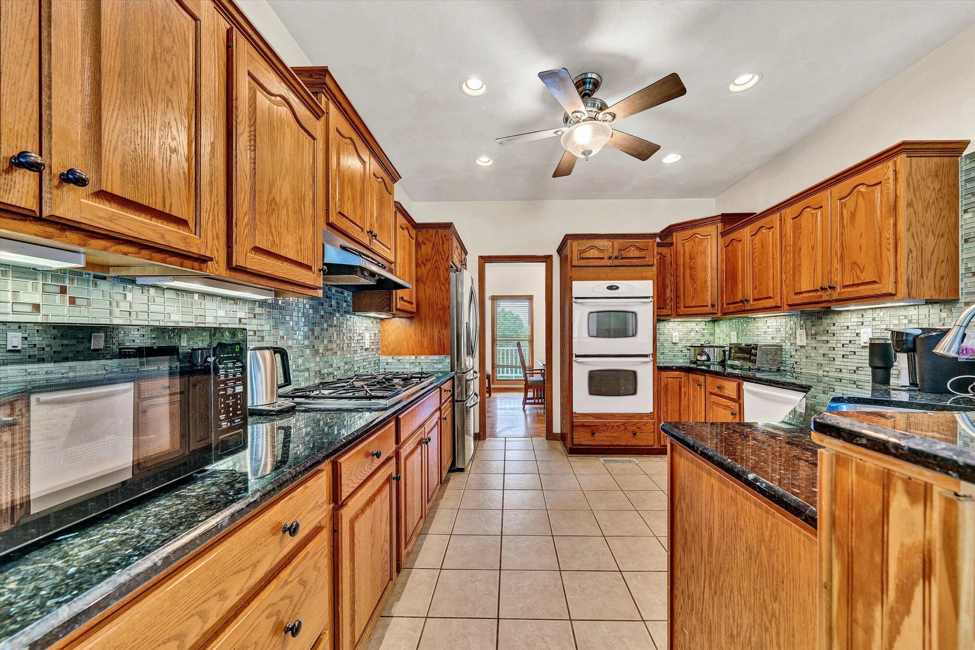835 CLAYBANKS DR - Photo 17