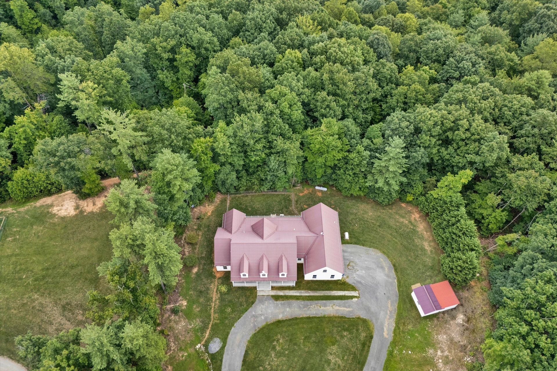 835 CLAYBANKS DR - Photo 2