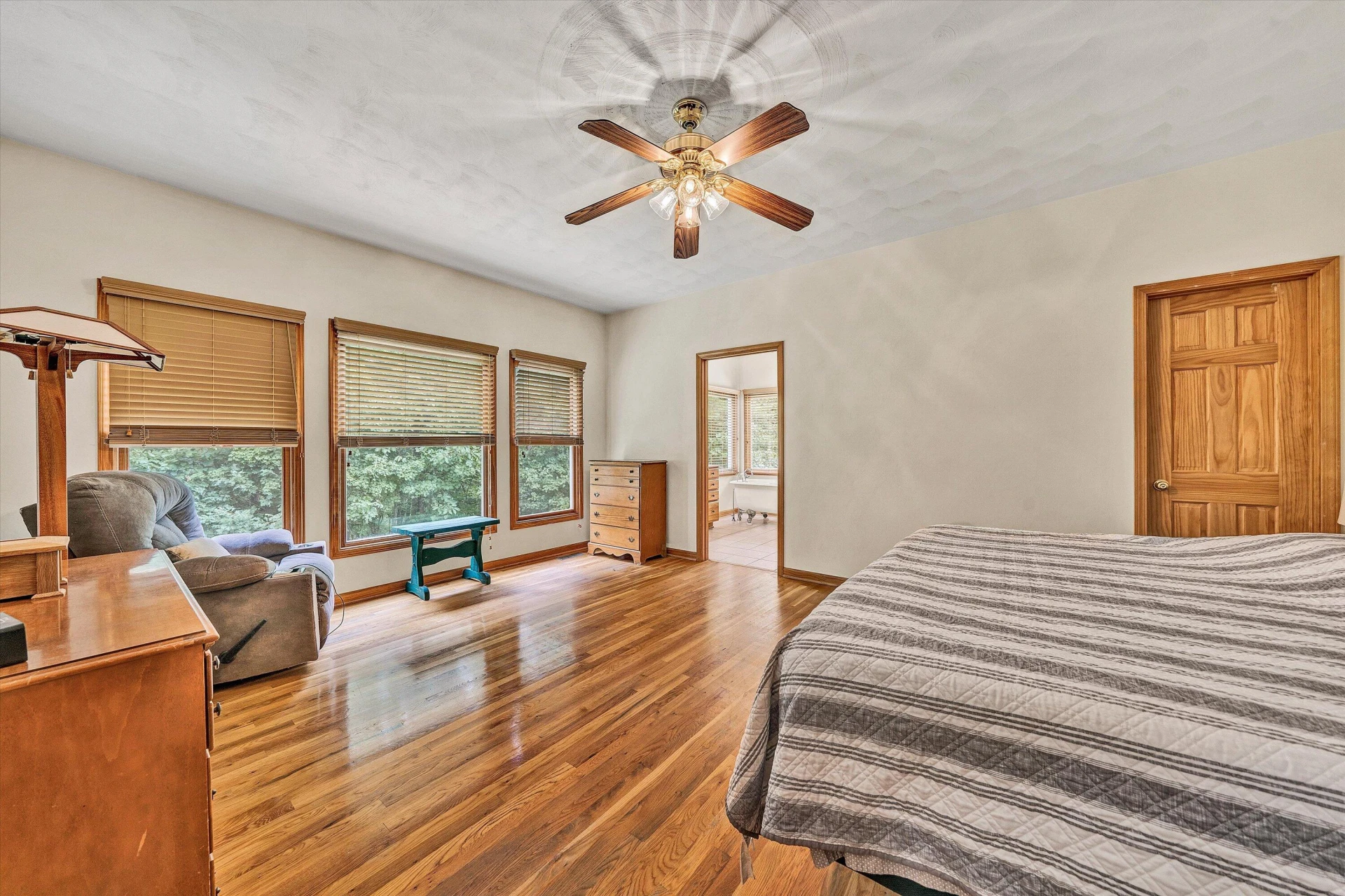 835 CLAYBANKS DR - Photo 23