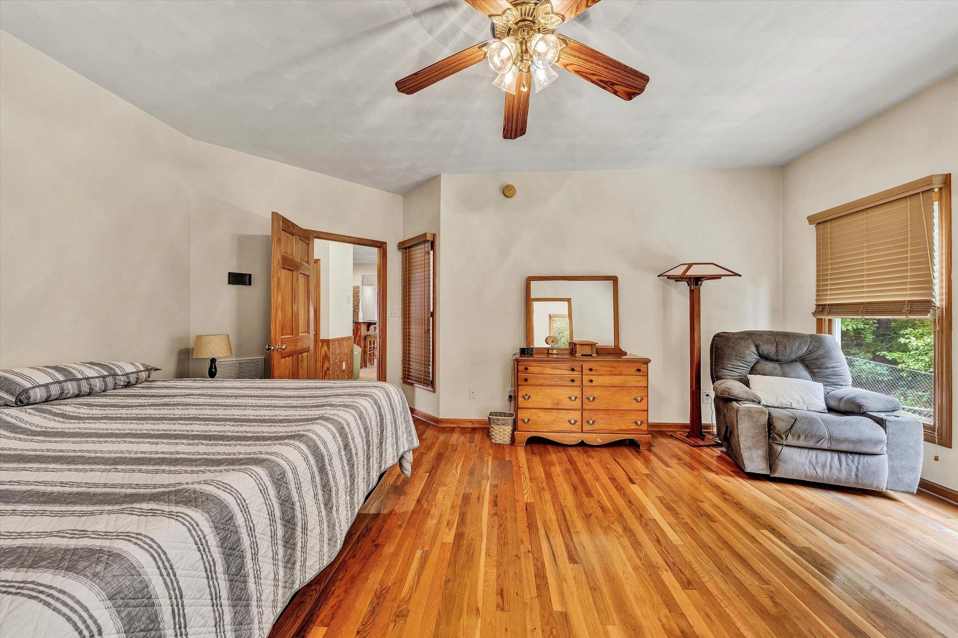 835 CLAYBANKS DR - Photo 24