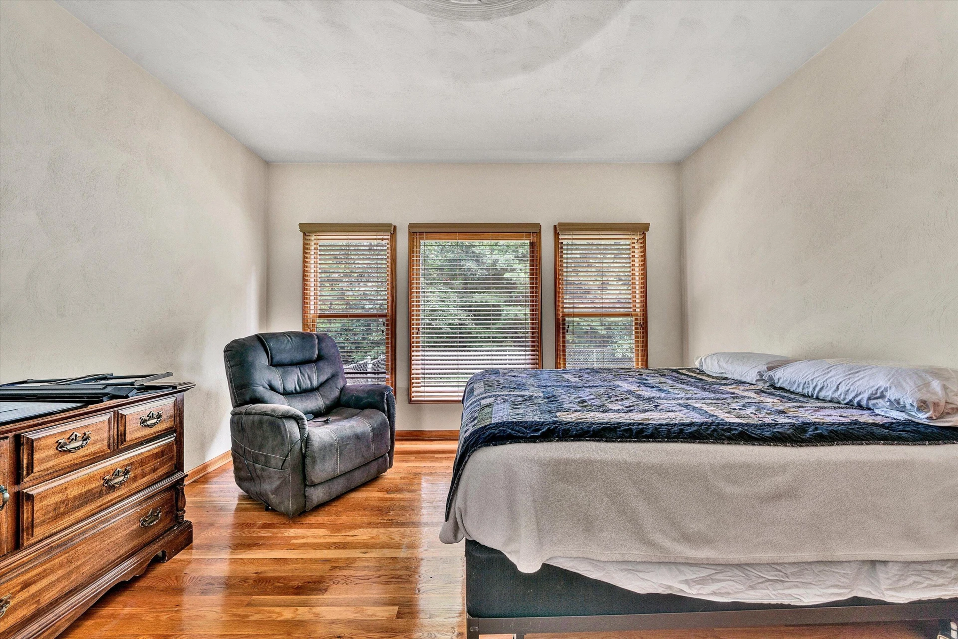835 CLAYBANKS DR - Photo 32