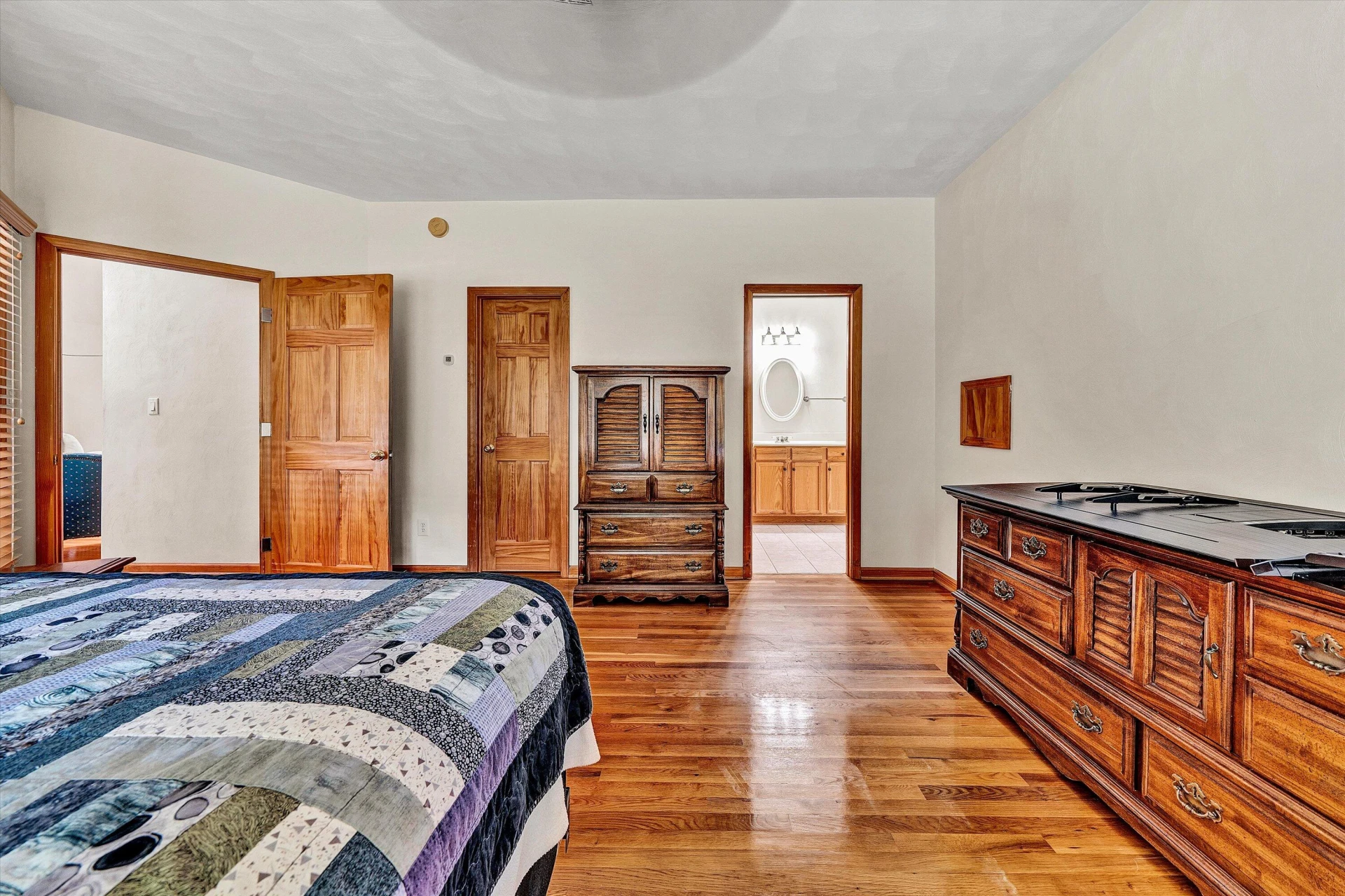 835 CLAYBANKS DR - Photo 33