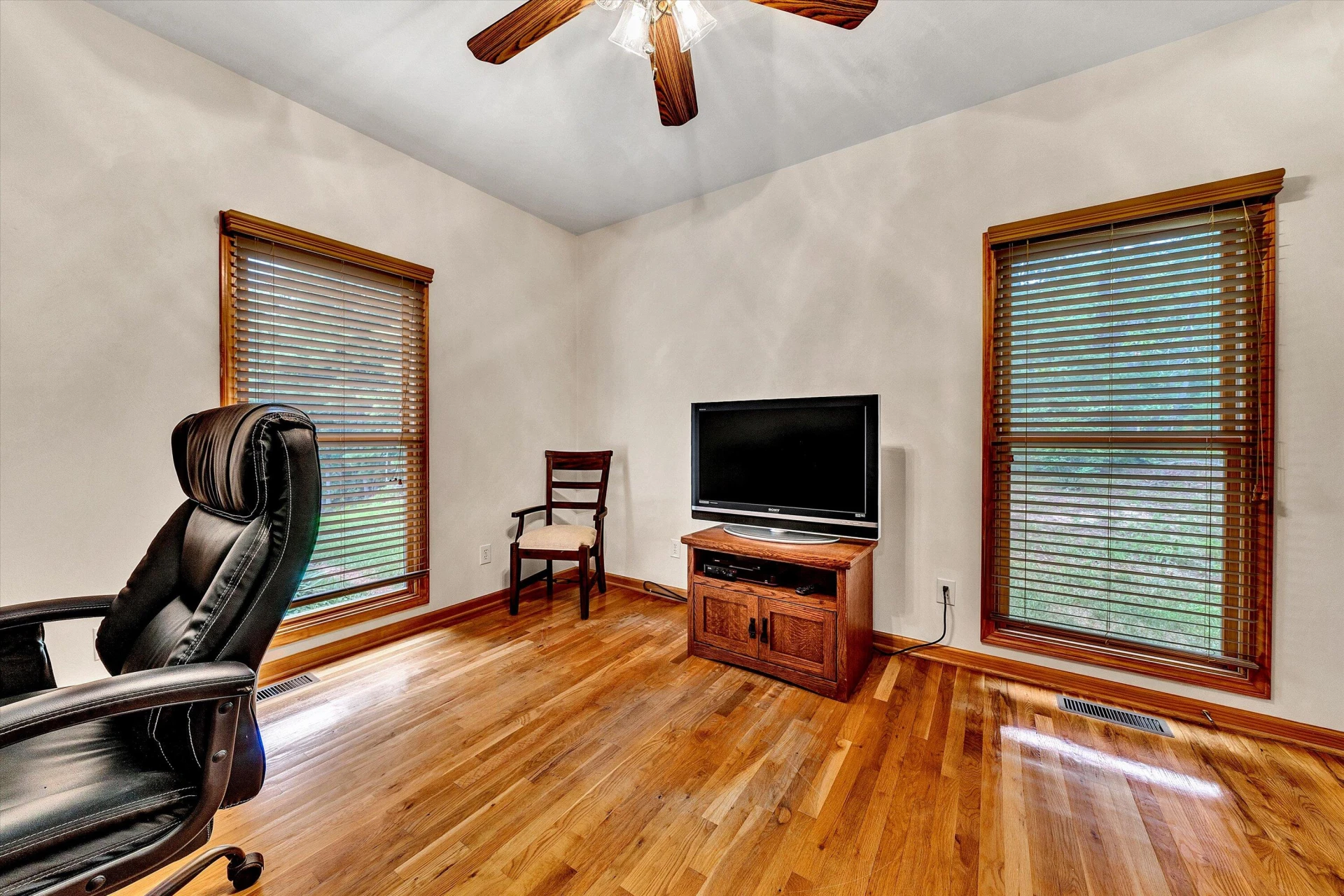 835 CLAYBANKS DR - Photo 38