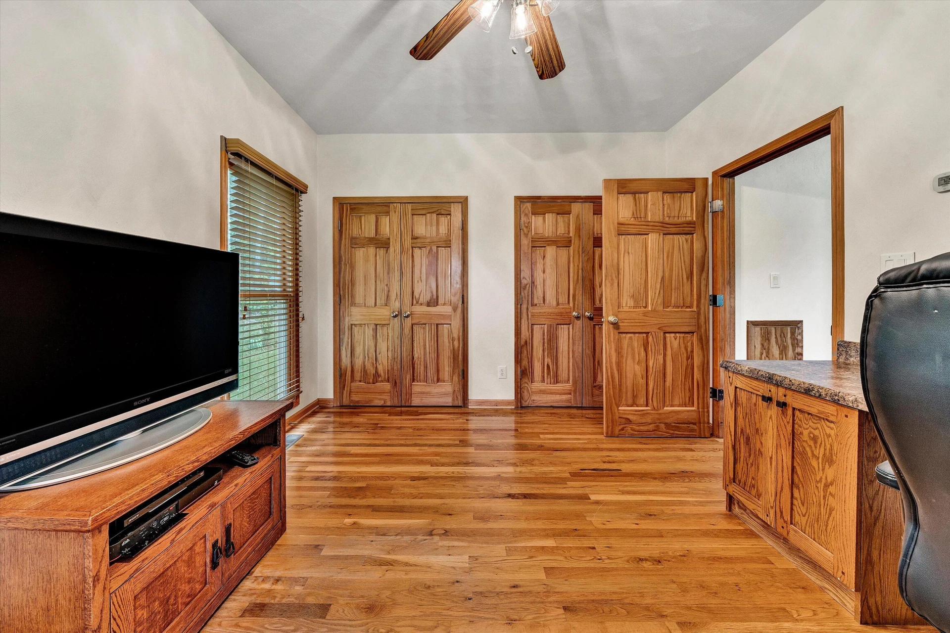 835 CLAYBANKS DR - Photo 39