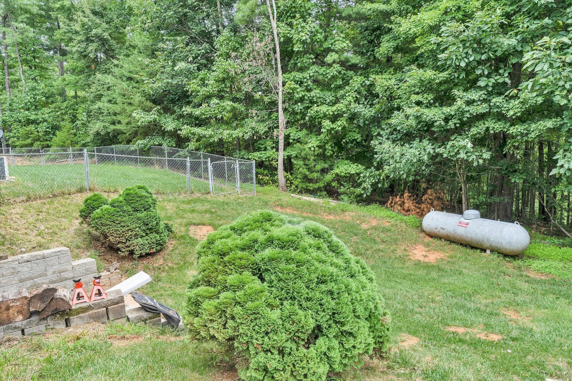 835 CLAYBANKS DR - Photo 43