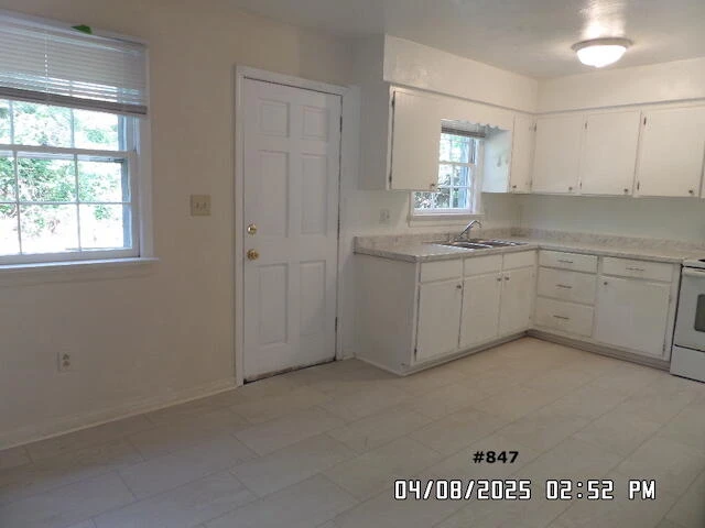 847 Kerns AVE - Photo 6