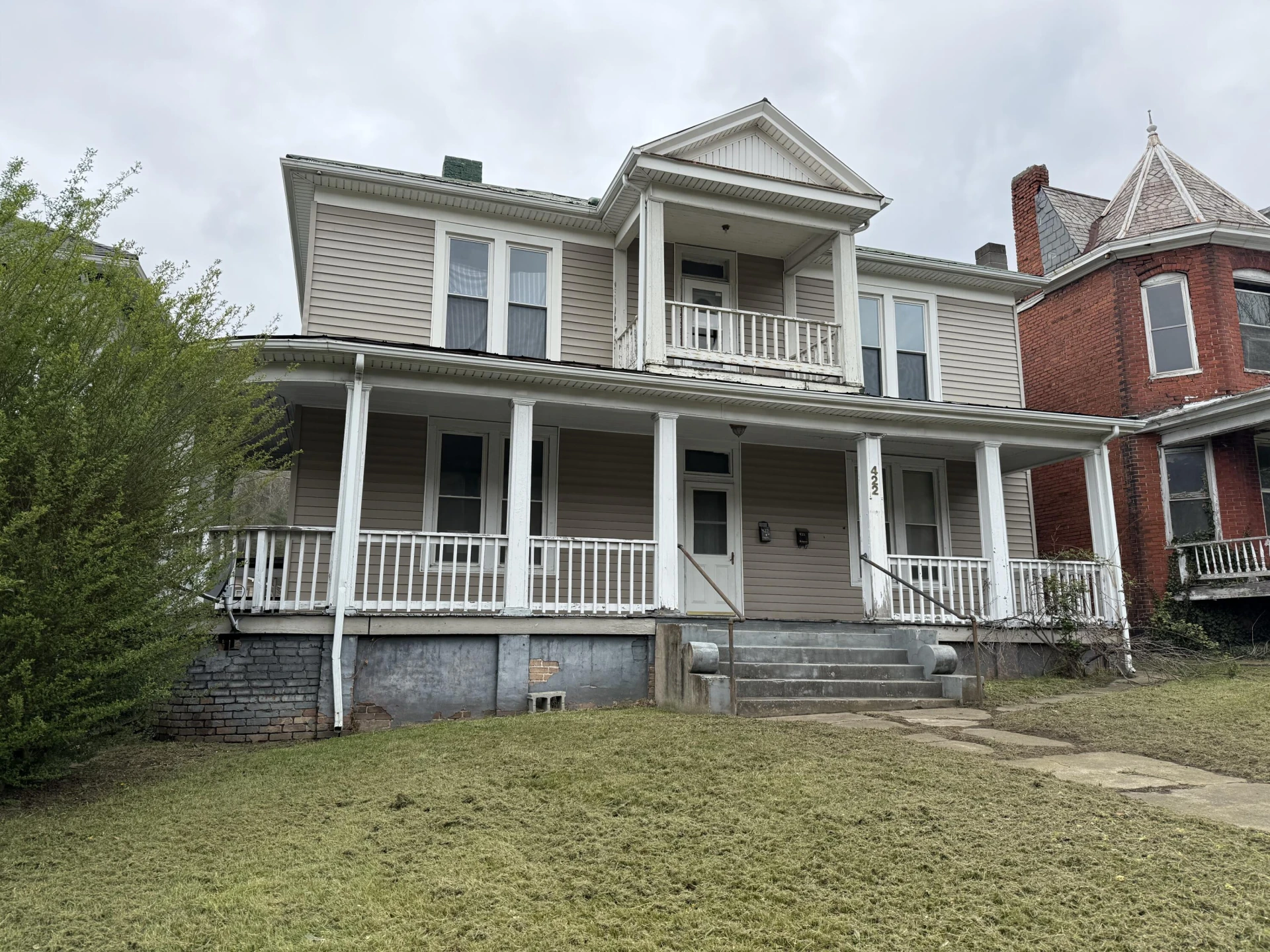 422 Ridgeway ST - Photo 2