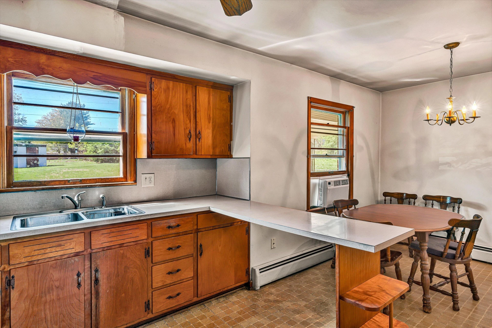537 Wentworth AVE - Photo 8