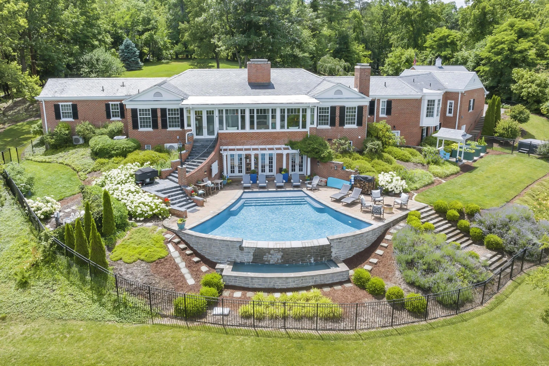 4134 Lake DR