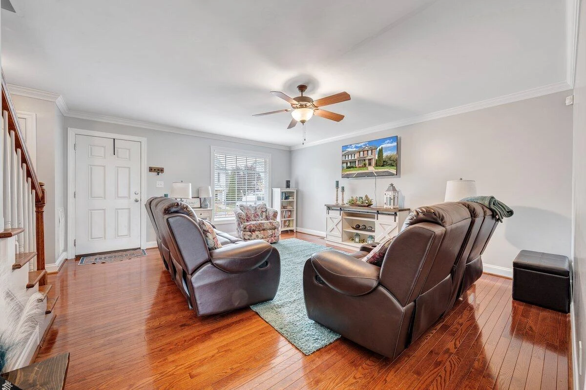 1049 Haymore DR - Photo 10