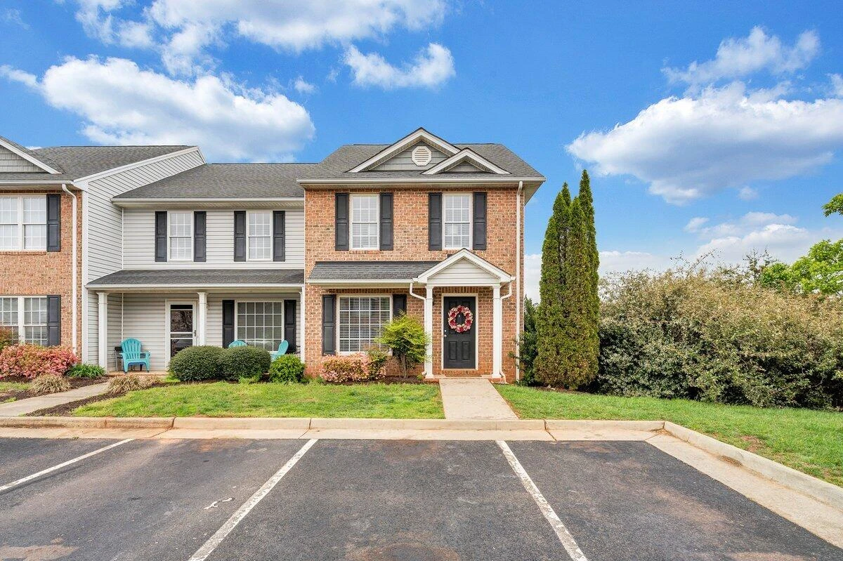 1049 Haymore DR - Photo 3