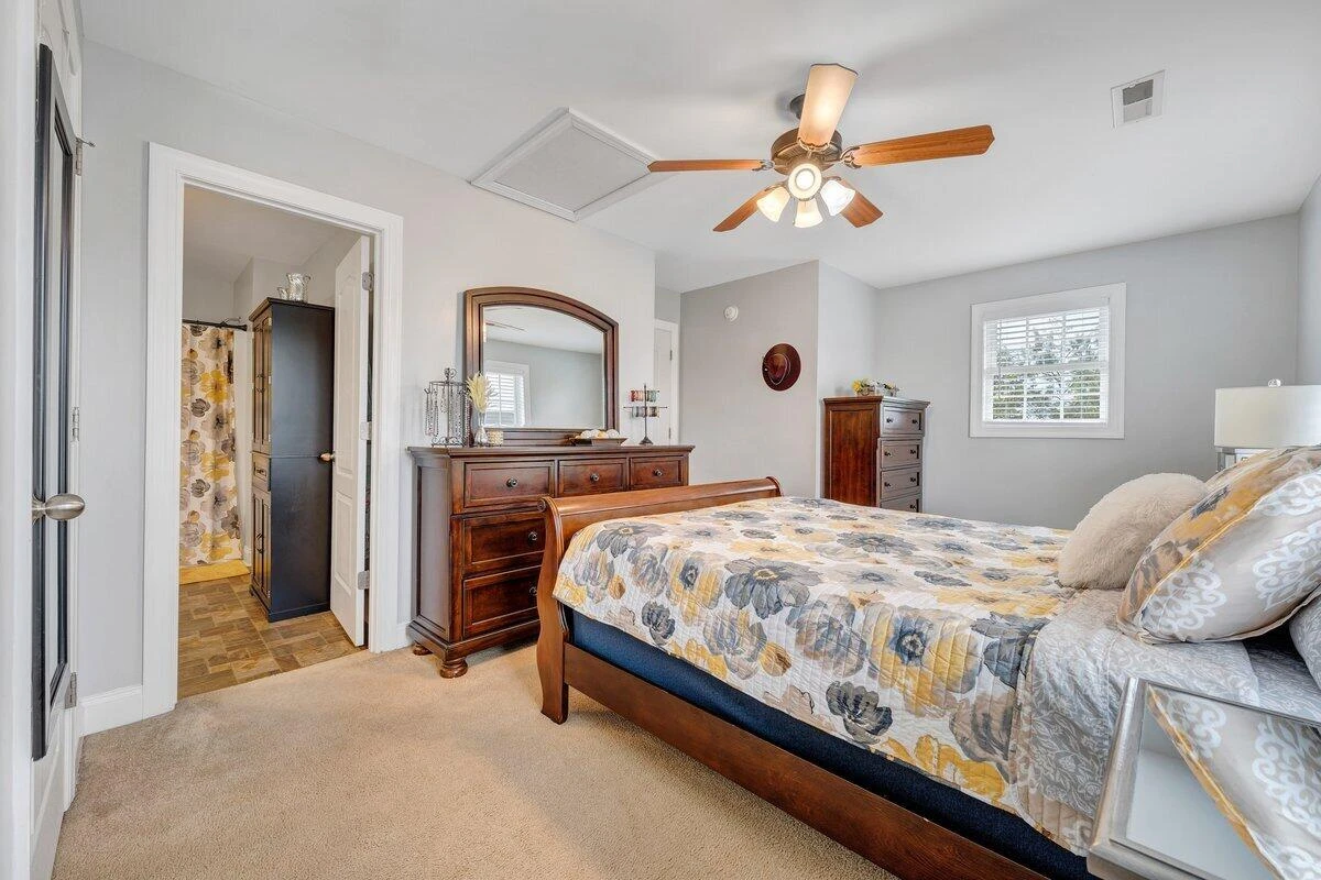 1049 Haymore DR - Photo 30