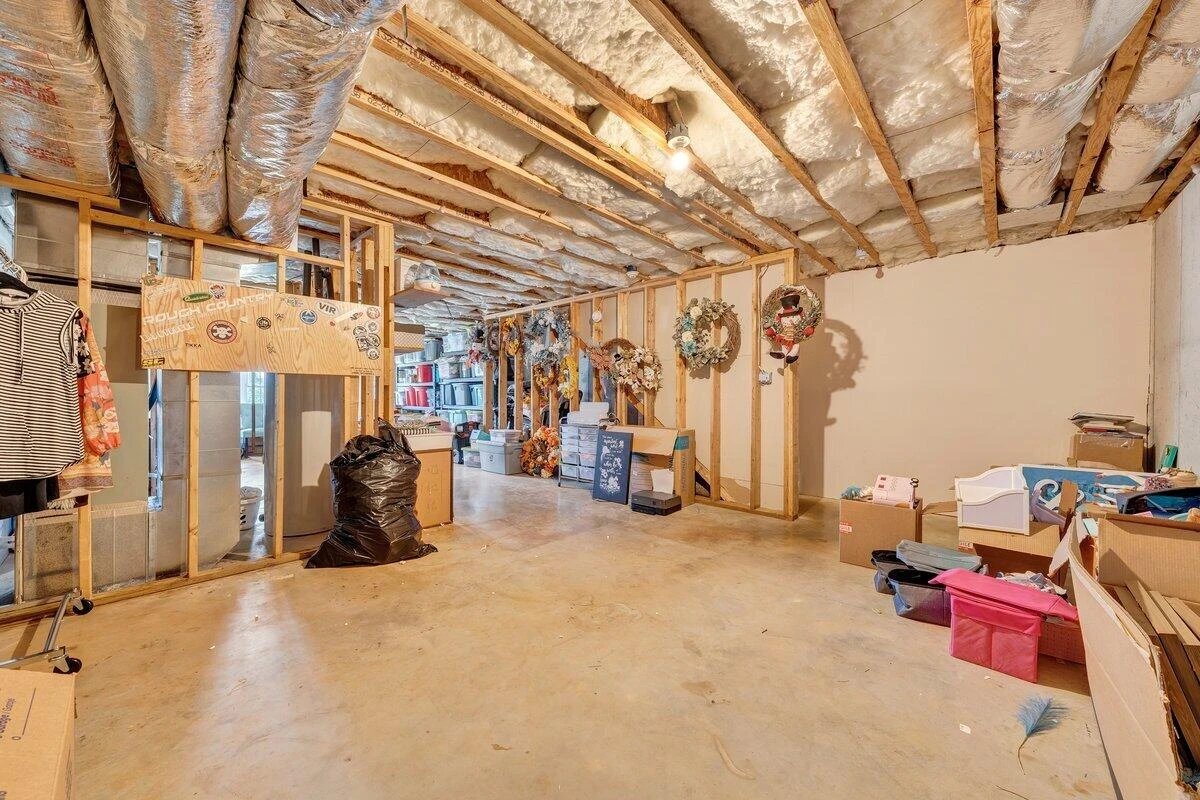 1049 Haymore DR - Photo 39