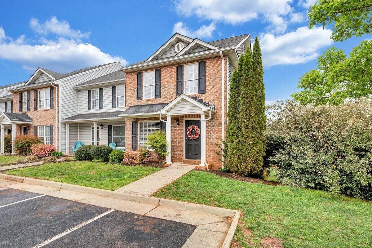 1049 Haymore DR - Photo 4