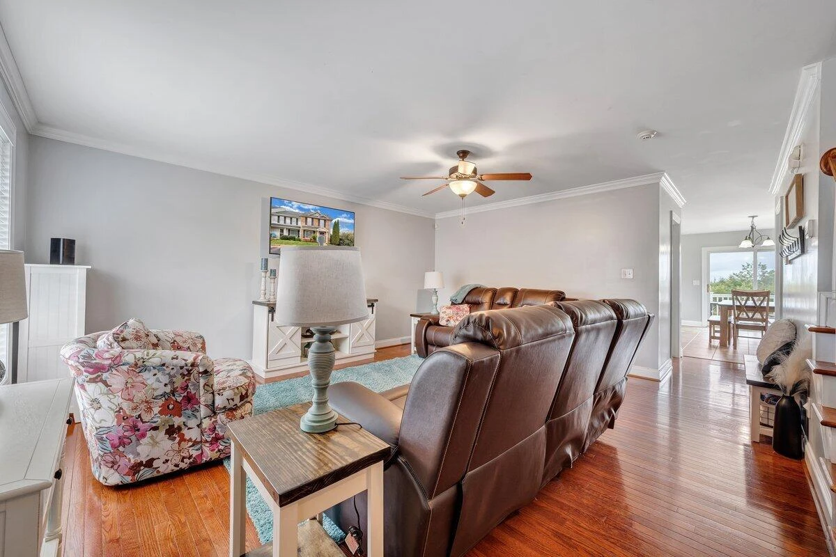 1049 Haymore DR - Photo 7