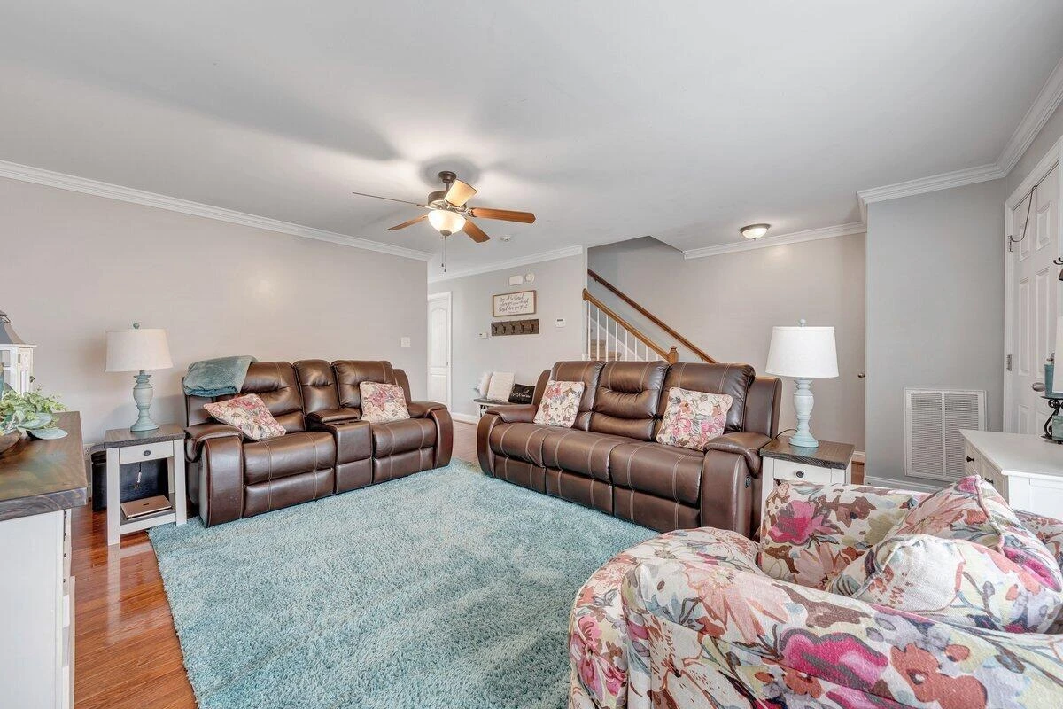 1049 Haymore DR - Photo 8