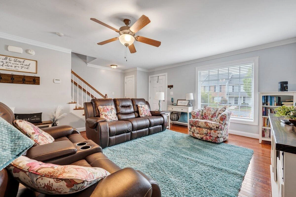 1049 Haymore DR - Photo 9