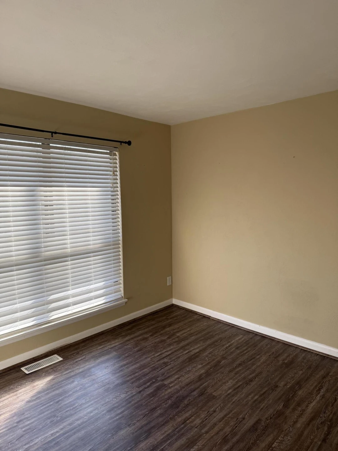 7318 Maple CT - Photo 6