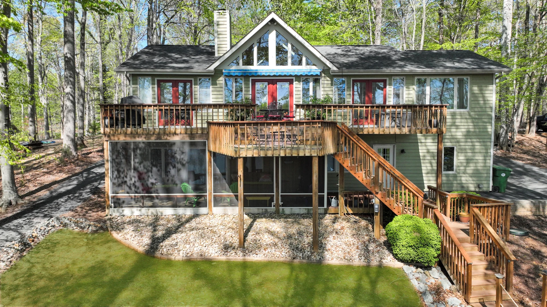 121 Briarcliff DR - Photo 2