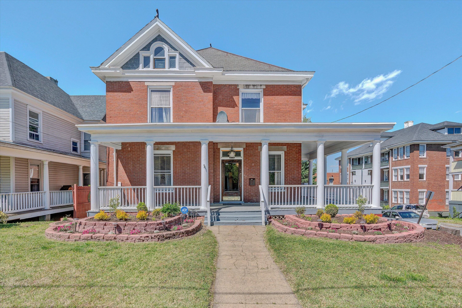 401 Elm AVE
