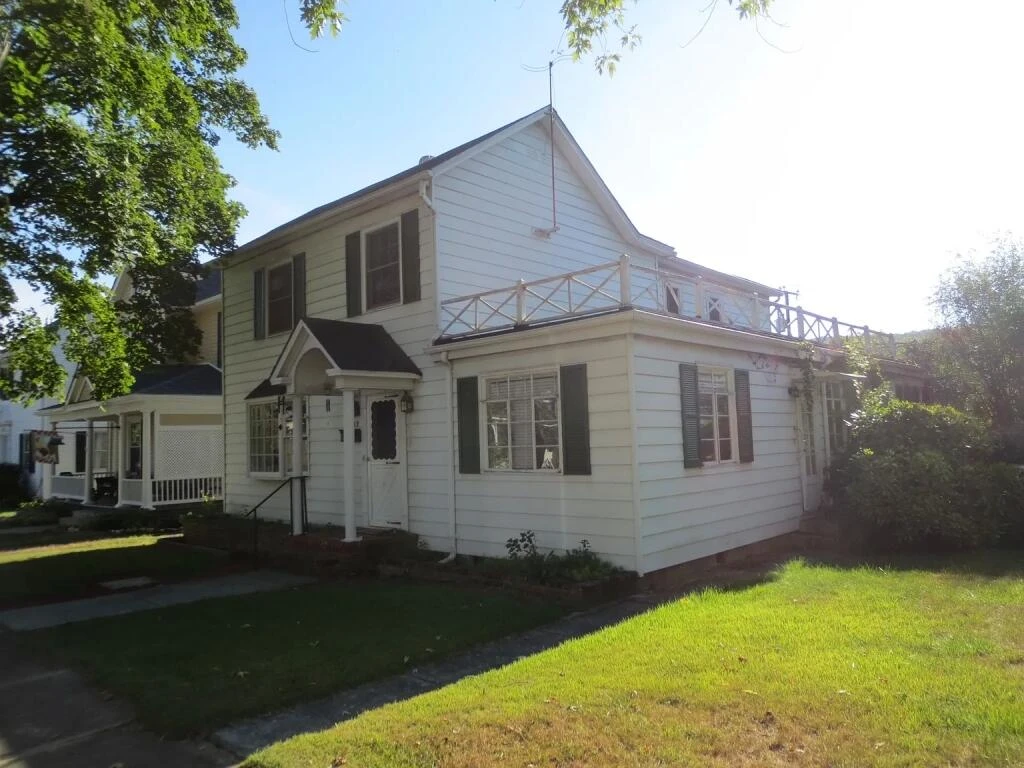 819 Mccormick BLVD